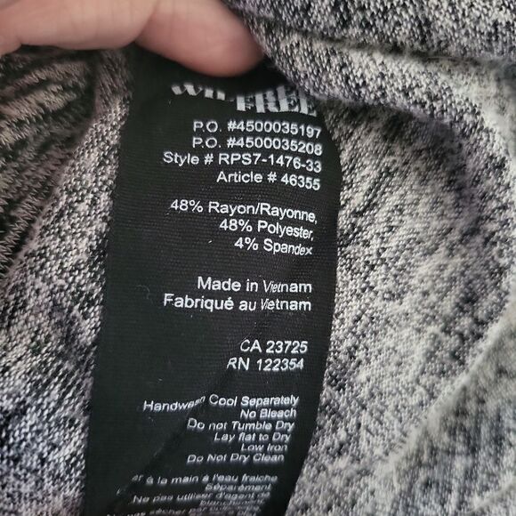 Aritzia Wilfred Free soft knit v neck oversized sweater - Picture 7 of 7